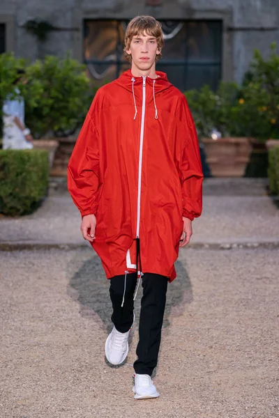 Look 28
